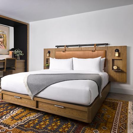 Vignette Collection Yours Truly Dc By Ihg Washington Ngoại thất bức ảnh A bedroom at the Hotel June
