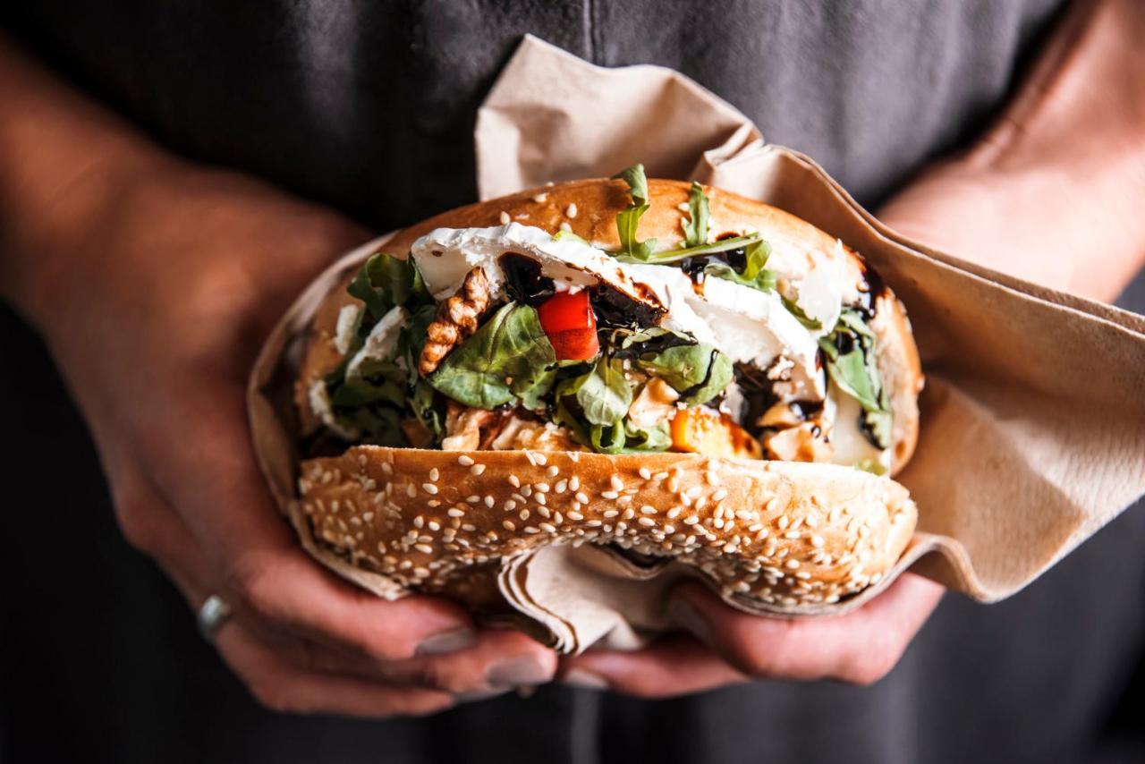 Vignette Collection Yours Truly Dc By Ihg Washington Ngoại thất bức ảnh A falafel sandwich