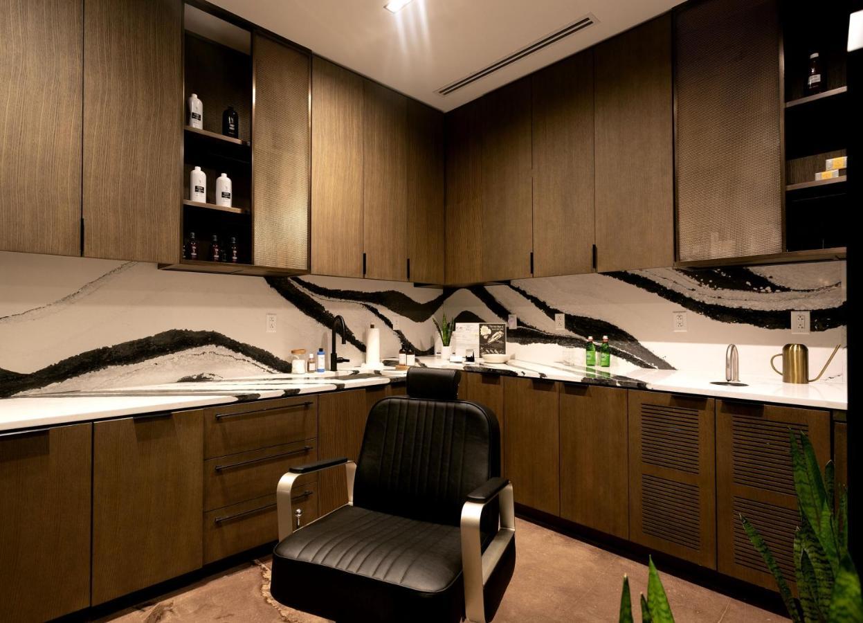 Vignette Collection Yours Truly Dc By Ihg Washington Ngoại thất bức ảnh The interior of a barbershop in Dubai, United Arab Emirates