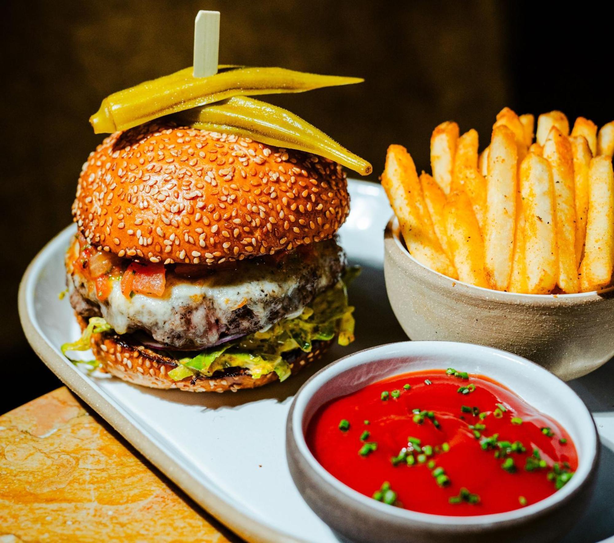 Vignette Collection Yours Truly Dc By Ihg Washington Ngoại thất bức ảnh A burger with chips and ketchup